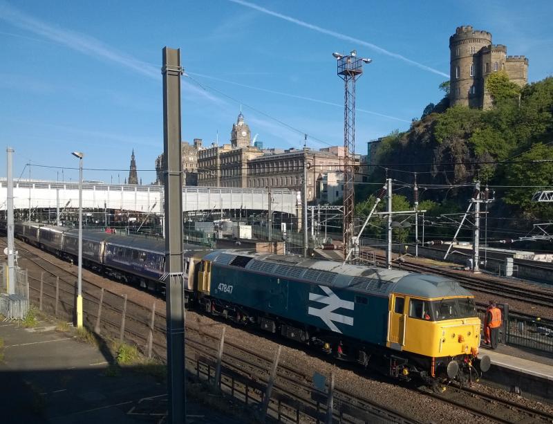 47847 at Waverley on 1B26 - 11/06/15: 47847 on arrival at Waverley with 1B26 Carstairs to Edinburgh Caledonian Sleeper portion. 11 June 2015 Photo of 47847 at Waverley on 1B26 - 11/06/15