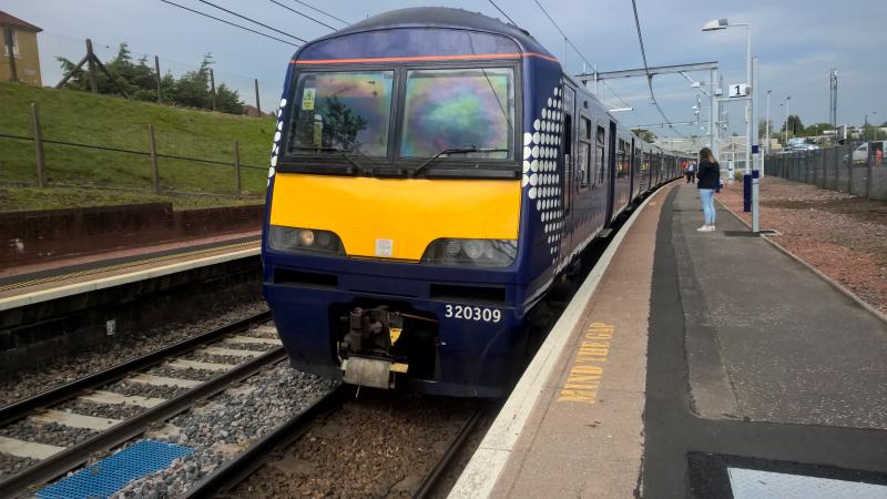 320 309 at Bargeddie: Photo of 320 309 at Bargeddie
