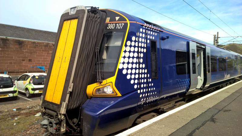 380 107 At Ardrossan Town: Photo of 380 107 At Ardrossan Town