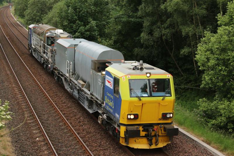 DR98961_Mossend Down Yard to Inverness TC: Passing thru luncarty 0825 Photo of DR98961_Mossend Down Yard to Inverness TC