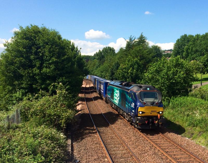 68003 4A13 030715 Magdalen Green:
68003 passes Magdalen Green approaching Dundee with 4A13 Grangemouth to Aberdeen Craiginches intermodal on 3rd July 2015 Photo of 68003 4A13 030715 Magdalen Green