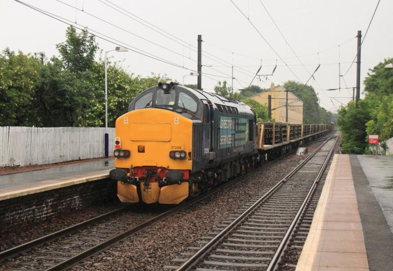 6K40 rear: 37259 on the rear with 66111 leading 6k40 09.53 Millerhill to Forsinard Cwr passing through a damp Slateford station on 04/07/2015 Photo of 6K40 rear