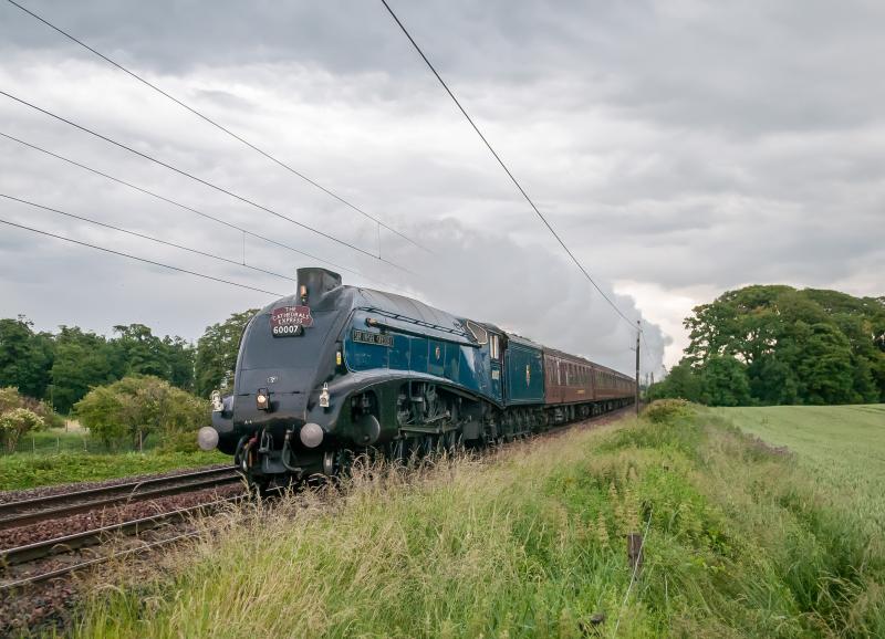 Sir Nigel Gresley 5.7.15: SNG on the way into Edinburgh tonight on The Cathedrals Explorer Photo of Sir Nigel Gresley 5.7.15