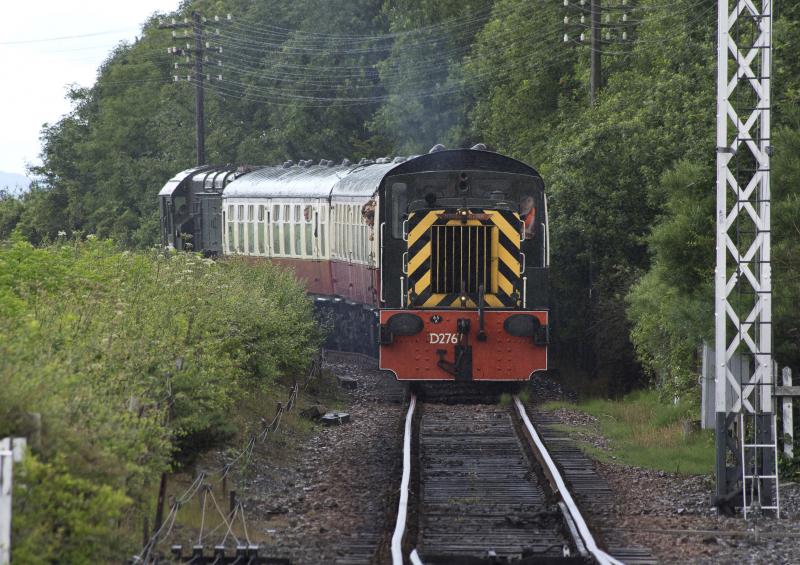 SHUNTERS (4).jpg: D2767 --A BIT OF AN ANIMAL--BRINGS IN A PASSENGER SERVICE AT BO'NESS 25.7.15 Photo of SHUNTERS (4).jpg