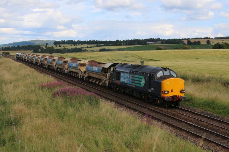 6K40 - Return Ballast HML - 37610: 37610 leading, 10 Auto Ballaster Wagons, 66111 then 66432 on the rear passing Forteviot Photo of 6K40 - Return Ballast HML - 37610