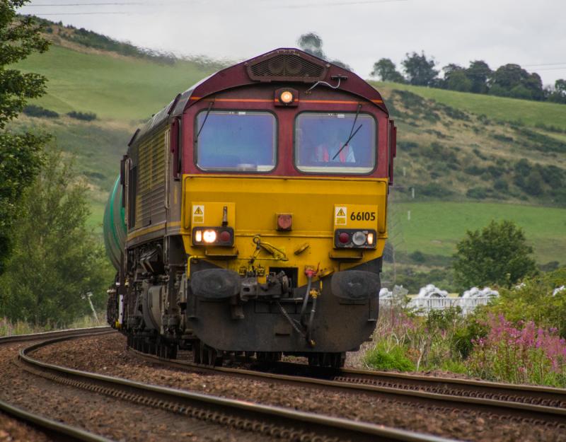 66105: 66105 with 6H66 passes Forgandenny. 03/08/15 Photo of 66105