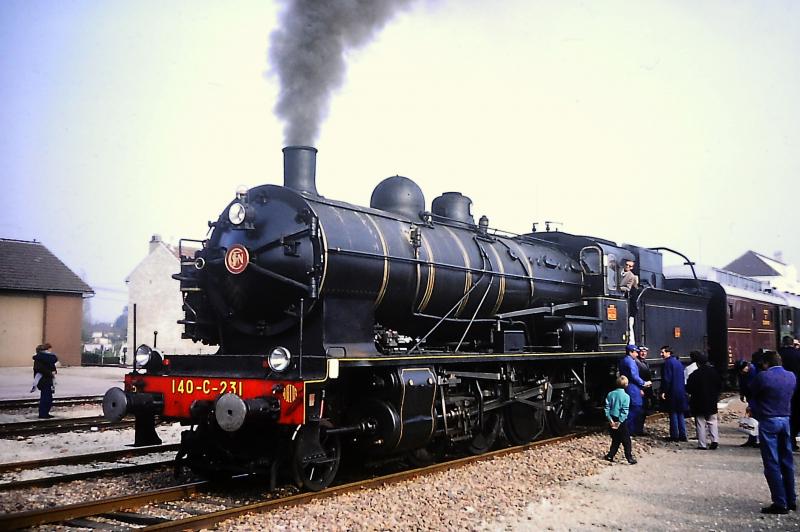 140C231 at St Florentin: Preserved SNCF steam locomotive, built by North British Locomotive Company, Hyde Park Works, Glasgow in 1916. Working a train from Paris Est to Auxerre, 6 November 1988 Photo of 140C231 at St Florentin