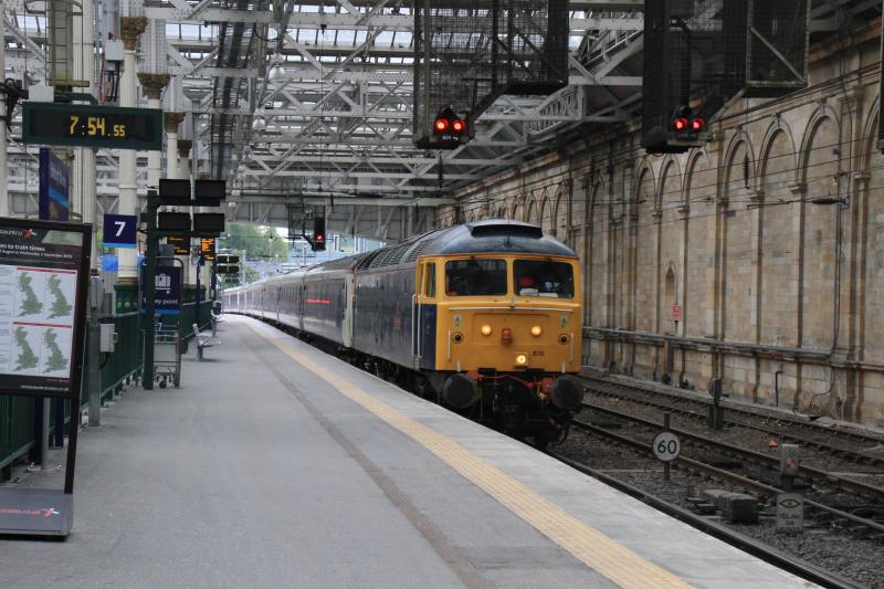 47815 on 5B26: 47815 waiting in platform 7 Waverley on 5B26 08.18 Edinburgh to Polmadie on 10/08/2015 Photo of 47815 on 5B26