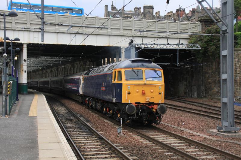 47815 on 5B26: 47815 passing through platform 10 Waverley on 5B26 08.18 Edinburgh to Polmadie on 10/08/2015 Photo of 47815 on 5B26
