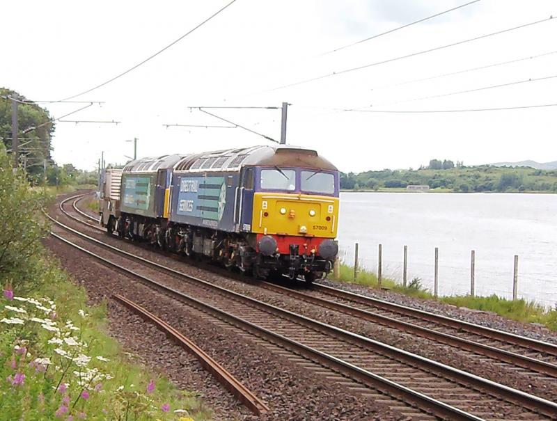 682T: passing Kilbirnie Loch between Glengarnock and Lochwinnoch. Super power with 57009/57011 Photo of 682T