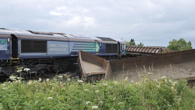 66428 & a scattering of Wagons: 66428 with a general scattering of wagons at the crash scene. Wed 05-Aug 2015 Photo of 66428 & a scattering of Wagons