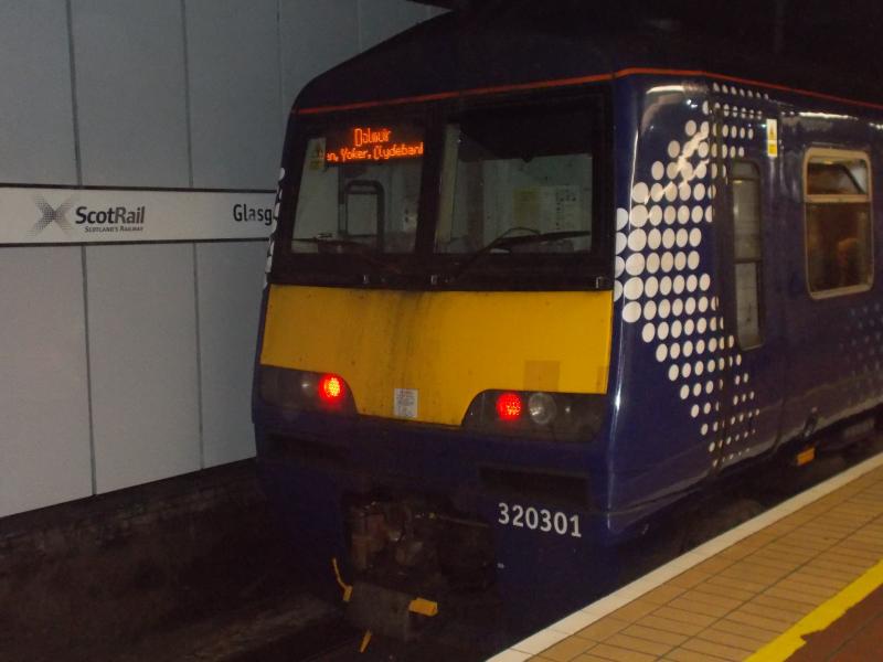 End of 320301 at Glasgow Central Low Level : 320301 heading to Dalmuir as I waited for my train heading to Larkhall. Taken 15/08/15 Photo of End of 320301 at Glasgow Central Low Level