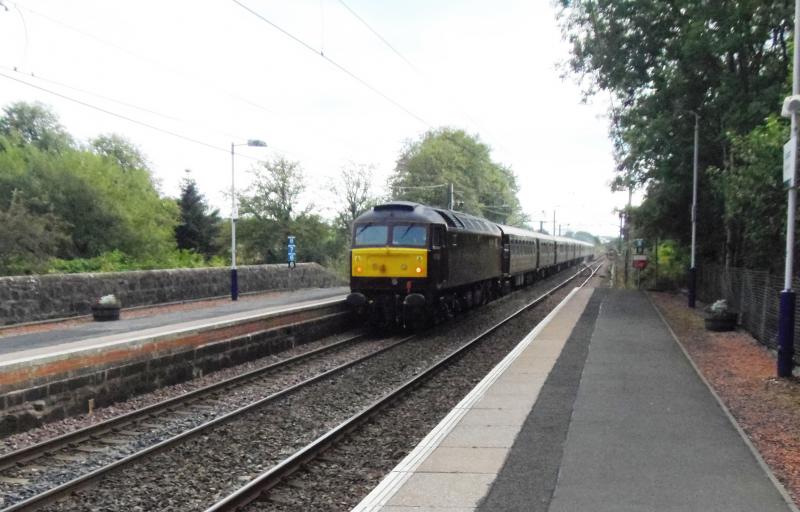 1H87: 47804 WITH 47802 ON REAR Royal Scotsman through Glengarnock 1900 hrs Sunday 30th Photo of 1H87