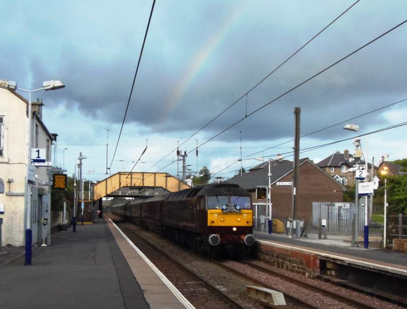 1H87: 47804 WITH 47802 ON REAR Royal Scotsman through Glengarnock 1900 hrs Sunday 30th Photo of 1H87