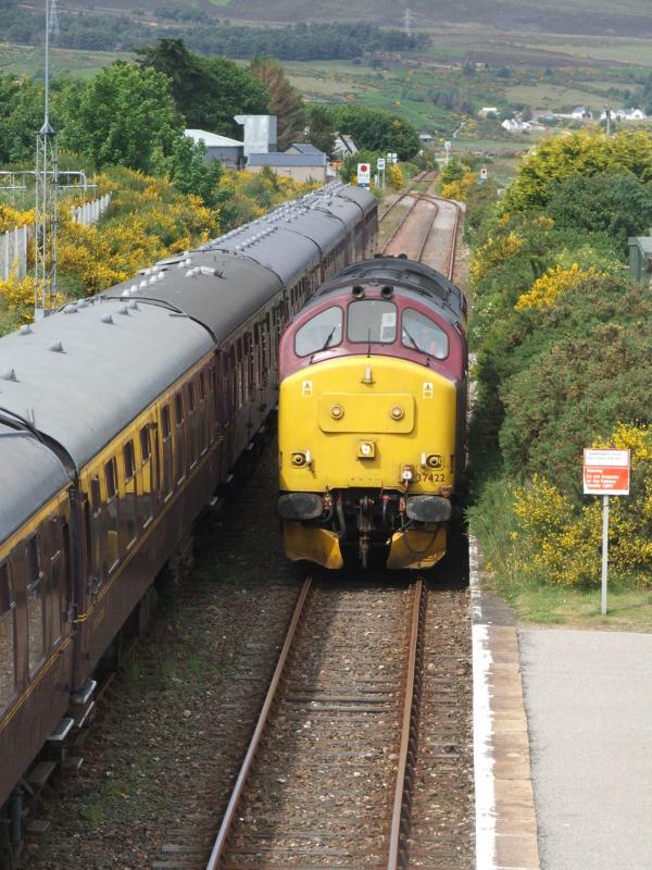 37 422 Brora 21 June 2008: 37 422 running round IZ37 at Brora. Photo of 37 422 Brora 21 June 2008