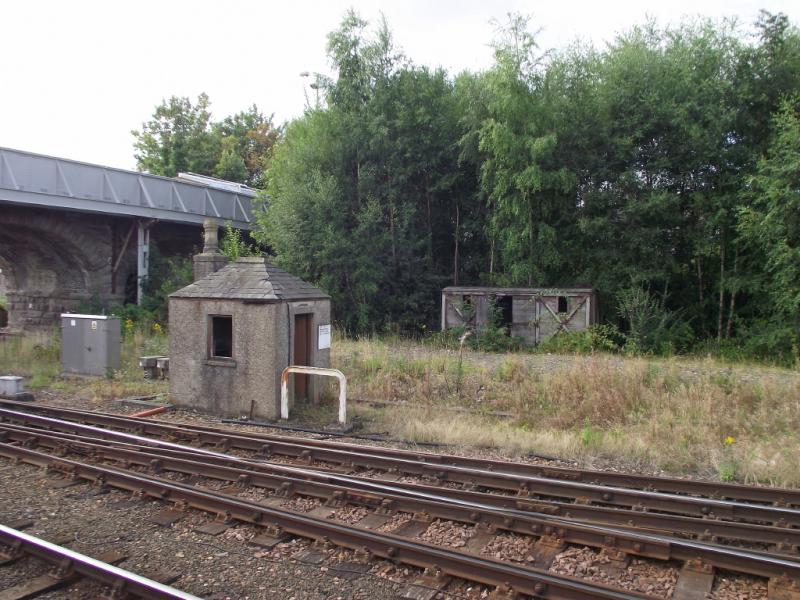 Derelict structures at Perth: A couple of rather unloved wee sheds at Perth. Photo of Derelict structures at Perth