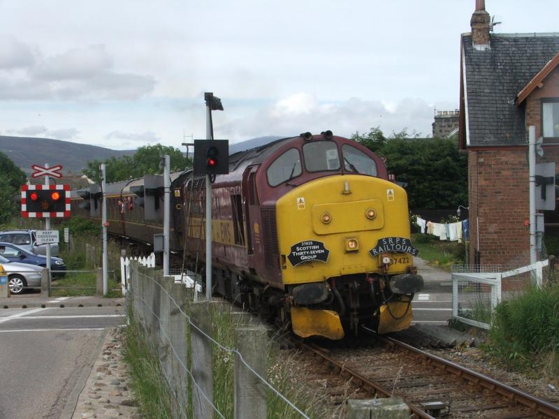 37 422 Brora 21 June 2008: Departing Brora level crossing on the 16.00 to Edinburgh. Photo of 37 422 Brora 21 June 2008