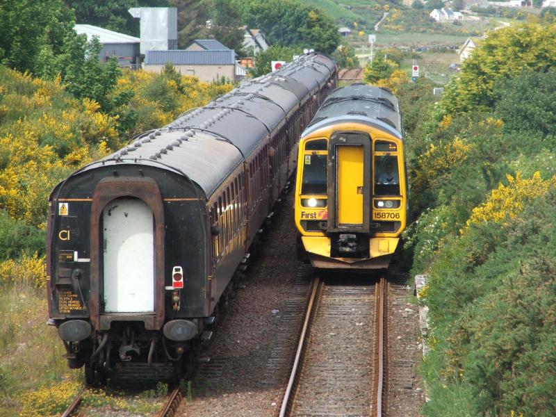 158 706 Passing IZ37 at Brora 21 June 2008: Photo of 158 706 Passing IZ37 at Brora 21 June 2008