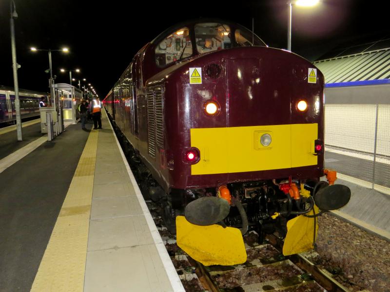 37518,Tweedbank 20/9/2015: west coast railways class 37 37518 at platform 2 with the 1Z39 from Oban with 37669 on the rear Photo of 37518,Tweedbank 20/9/2015