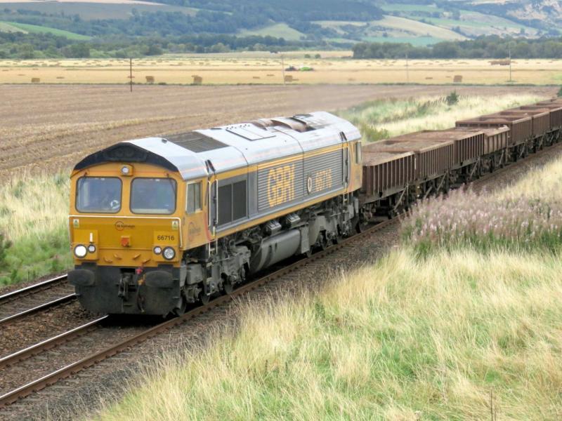 66716 with 6K25 Newtonhill - Mossend: Passing Forteviot Photo of 66716 with 6K25 Newtonhill - Mossend