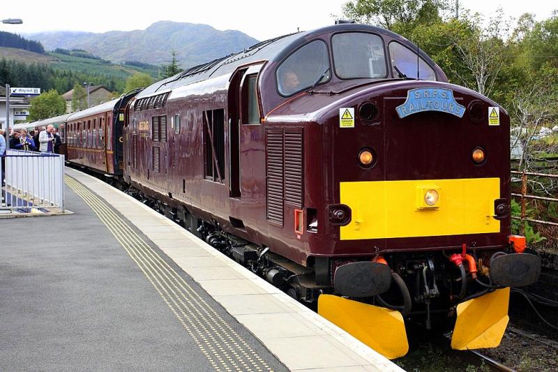 The Borders Highlander at Crianlarich Saturday 19th September 2015: 37518 stands at Crianlarich on the Srps Railtour from Tweedbank to Oban.37669 was on the rear. Photo of The Borders Highlander at Crianlarich Saturday 19th September 2015