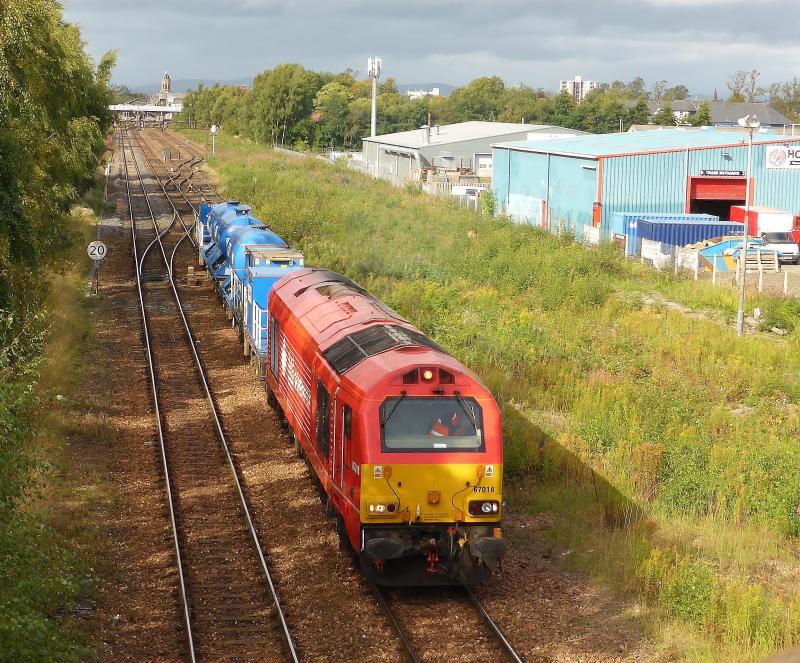 6S95 Perth to Mossend: 67018 departs Perth on 24/9/15 with 6S95 to Mossend Photo of 6S95 Perth to Mossend