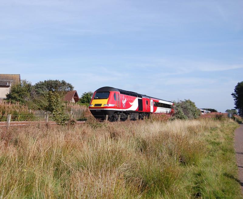 43312 1E19: 43312 leads 1E19 11:47 Aberdeen- KX through Barry Links.
27/9/2015 Photo of 43312 1E19