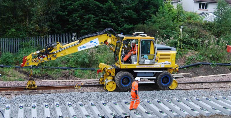 Anniesland EGIP Week 6 CWR Movement: TXM 6895 drags the CWR Into position Photo of Anniesland EGIP Week 6 CWR Movement
