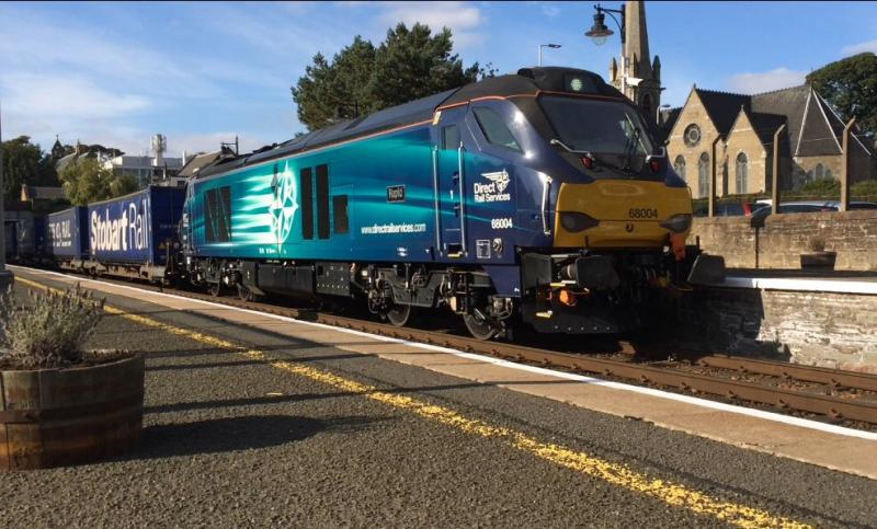 68004 at Broughty Ferry, Dundee: 68004 speeds through Broughty Ferry, Dundee 3rd October 2015 Photo of 68004 at Broughty Ferry, Dundee