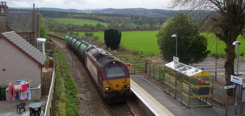 67004 on Lairg Oil Tanks: 2nd May 2005 - during it's layover between working the Inverness Beds, 67004 heads for Sutherland - past Beauly's bonnie wee station. Photo of 67004 on Lairg Oil Tanks