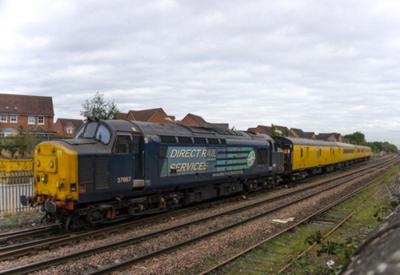 37667 passes Larbert with 1Q09 for Inverness.19.10.15: 37667 passes Larbert with 1Q09 for Inverness.19.10.15 Photo of 37667 passes Larbert with 1Q09 for Inverness.19.10.15