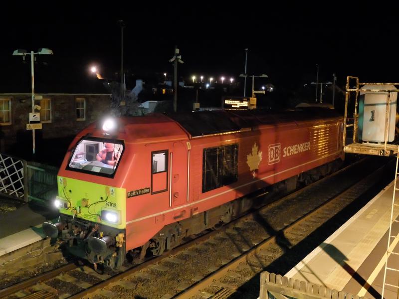 364Q at Carnoustie: 67018 prepares to leave Carnoustie on rail cleaning duties en route to Inverness via Dundee and Perth in the early hours of 13th October 2015. Photo of 364Q at Carnoustie