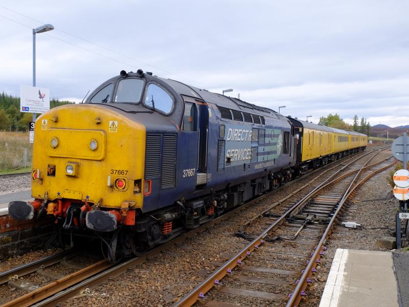 37667 at Dalwhinnie: 37667 waits at Dalwhinnie with test train on 19th October 2015 Photo of 37667 at Dalwhinnie