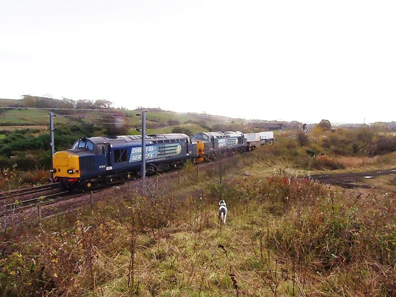 Hunterston 37s: 37611/608 approach Glengarnock 23/10/15 606L to Sellafield Photo of Hunterston 37s