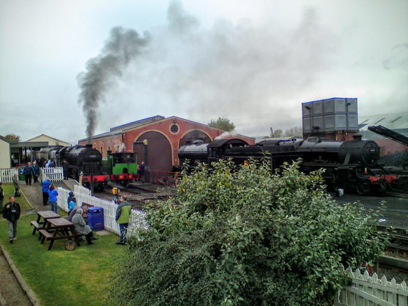 Bo'ness afternoon: A busy scene at Bo'ness during Sunday afternoon, 25/10/2015. Photo of Bo'ness afternoon