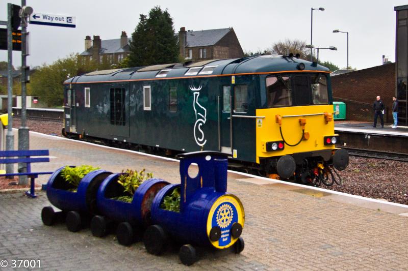 73966 0B73 Craigentinny - Aberdeen: The 1st class 73 for the Caledonian sleeper contract, number 73966, heads 0B73 Craigentinny - Aberdeen crew training run north through Larbert in typically awful weather Photo of 73966 0B73 Craigentinny - Aberdeen