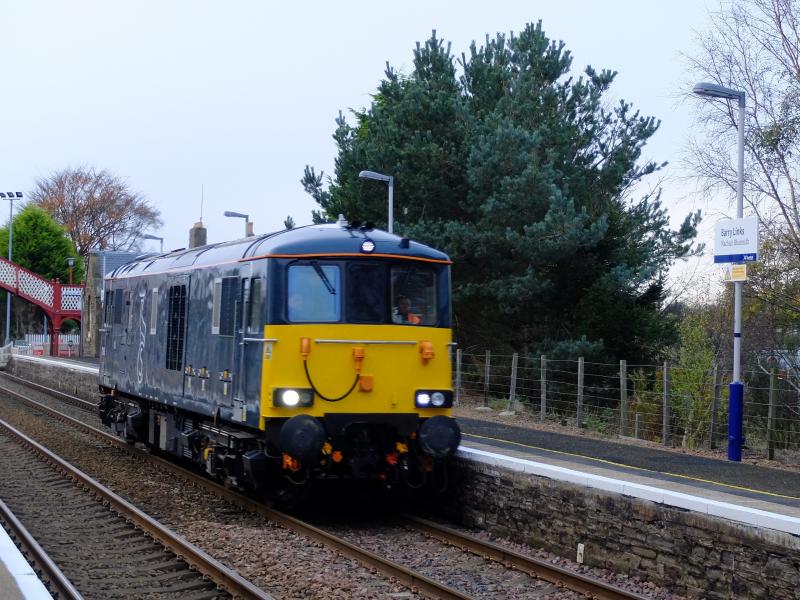 73966 at Barry Links: 0B73 1010 Craigentinny T.& R.S.M.D to Aberdeen, Class 73 in Caledonian Sleeper livery rushes through Barry Links on 10th November 2015. Photo of 73966 at Barry Links