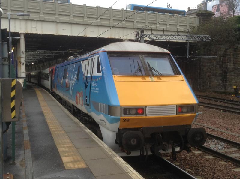Class 91: Xmas coloured 91128 at Waverley on 4/12/15 Photo of Class 91
