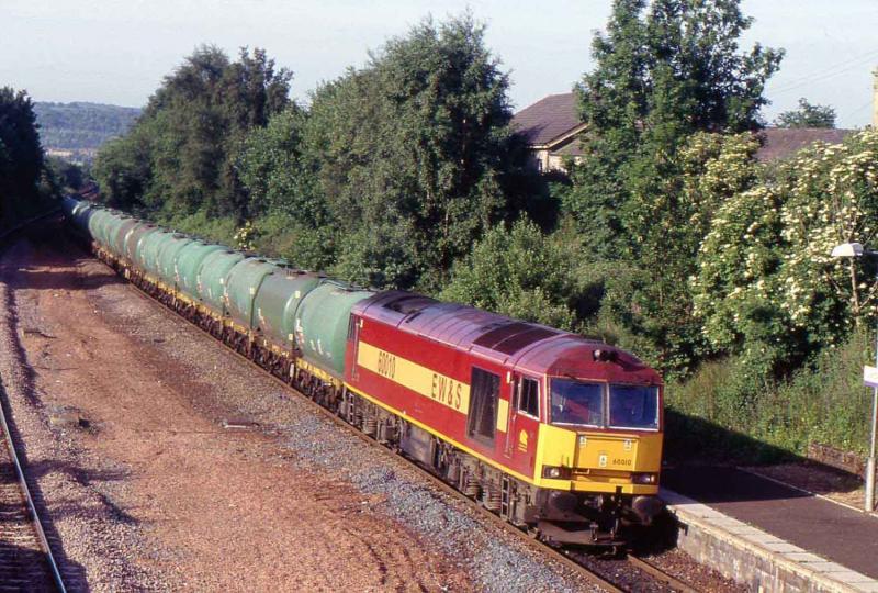 60010 at Larbert; Grangemouth-Linkswood.jpg: 60010 passes Larbert Station before entering the down loops to run-round with the Grangemouth-linkswood Tanks Photo of 60010 at Larbert; Grangemouth-Linkswood.jpg