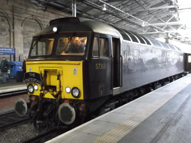 57313 on Statesman: 57313 arrives in Edinburgh Waverley on 1Z51 Cambridge to Edinburgh Statesman on 19th Dec 2015. Photo of 57313 on Statesman