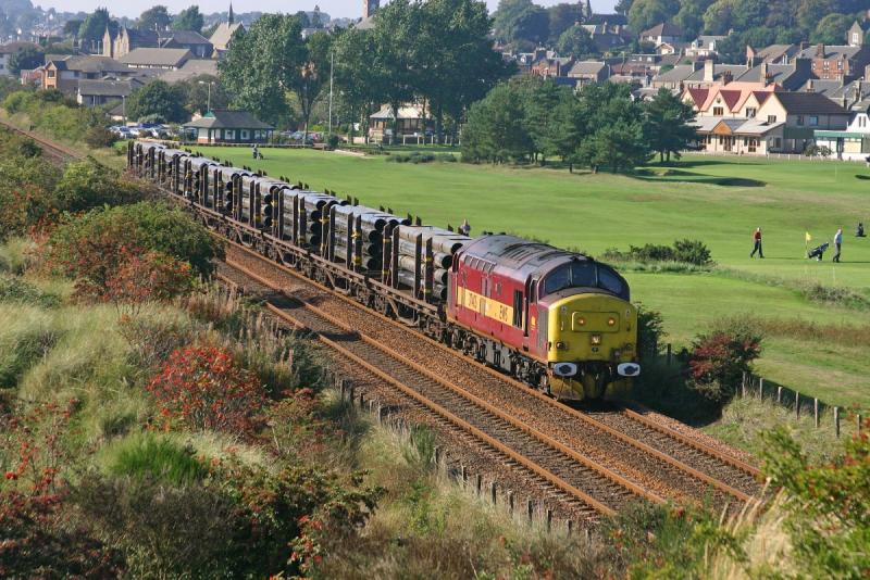 E789b-0906.jpg: 37405 passes Monifieth Golf Course with 6A30 Mossend to Aberdeen Photo of E789b-0906.jpg