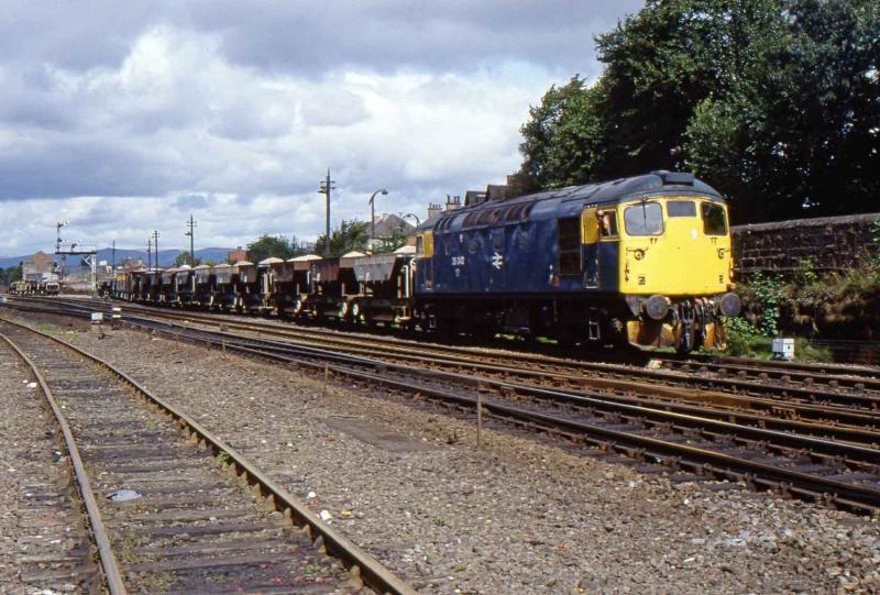 26042 shunts the afternoon Ballast at Larbert.jpg: 26042 is shunting at Larbert Ballast sidings prior to departing to Mossend. Photo of 26042 shunts the afternoon Ballast at Larbert.jpg