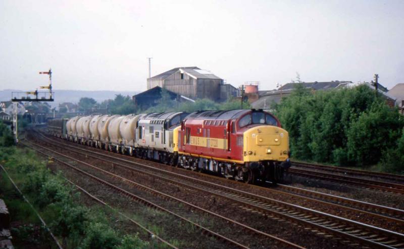 37220 leads 37799 north through larbert on 2 June 1999 on the Doncaster-Aberdeen.jpg: 37220 and 37799 take the Doncaster_aberdeen north through Larbert on 2 June 1999 Photo of 37220 leads 37799 north through larbert on 2 June 1999 on the Doncaster-Aberdeen.jpg