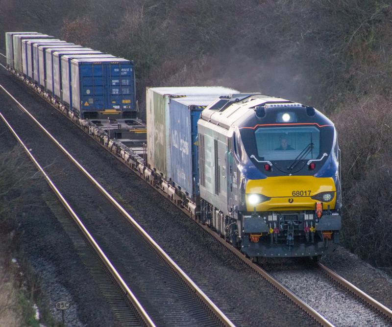 68017: 68017 Hornet passes Forgandenny with todays 4A13. Photo of 68017