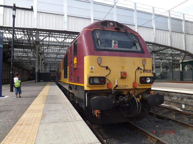 Summer Holiday: ..a wee boy admires a Class 67 at Edinburgh Waverley Station on a day trip to North Berwick Photo of Summer Holiday