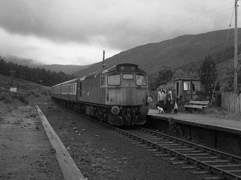27023: 27023 brings the 12.20 ex Oban into Tyndrum Lower on 3 July 1978. Photo of 27023