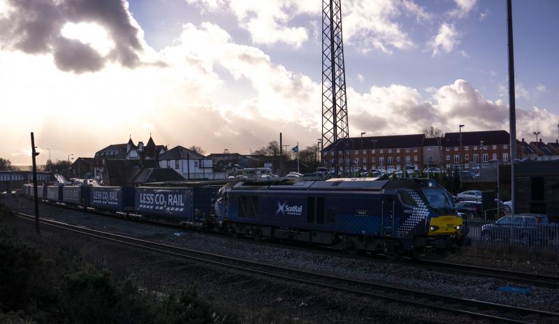 Photo of 68007 passes Larbert with 4A13 for Aberdeen. 22.01.16