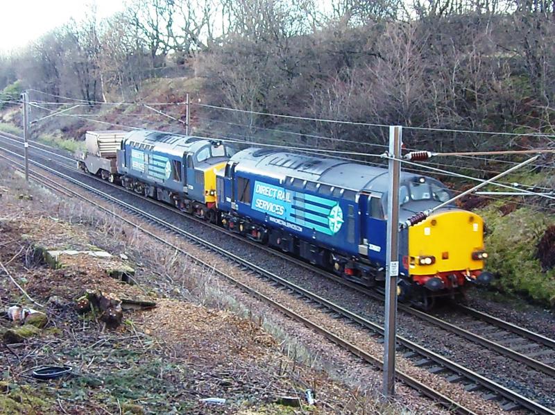Seaton - Sellafield 6Z60: Caught out whilst waiting for the late running 6s36 tanks with 60002, an even later running 6Z60 Seaton - Sellafield crept up with 37607/259 and one flask taking the long way round at Beith
Photo of Seaton - Sellafield 6Z60
