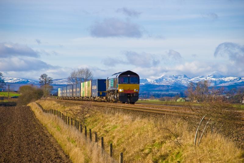 66402: 66402 heads north at Dunning Photo of 66402
