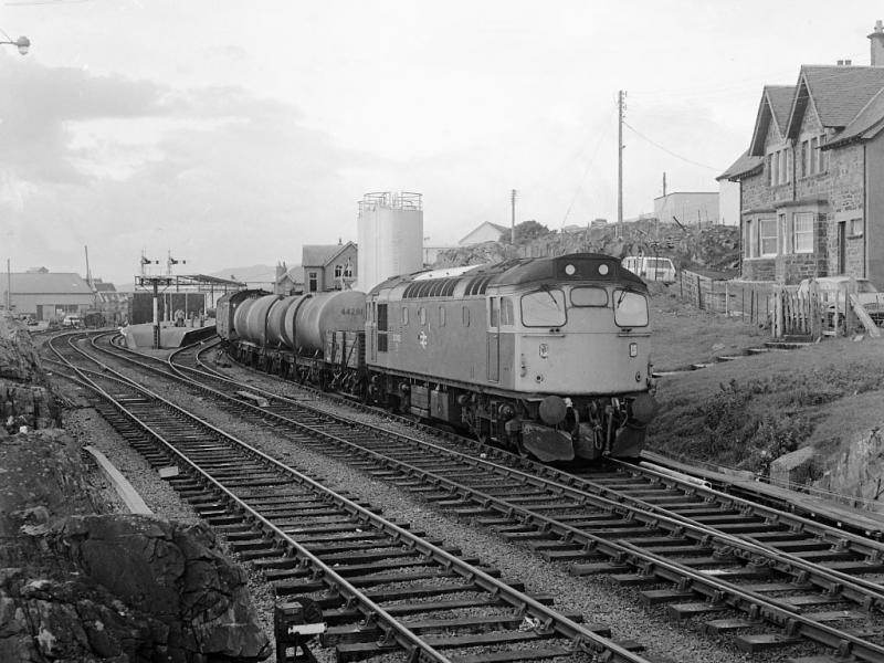27003 (3): Shunting the stock off the 16.25 ex Fort William at Mallaig 3 July 1978. Photo of 27003 (3)